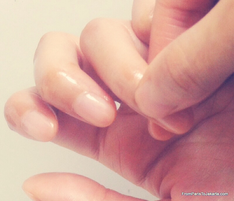 Put your fingertips into the olive oil for 3-4 minutes if you want faster results you can leave them in the olive oil for longer 💅