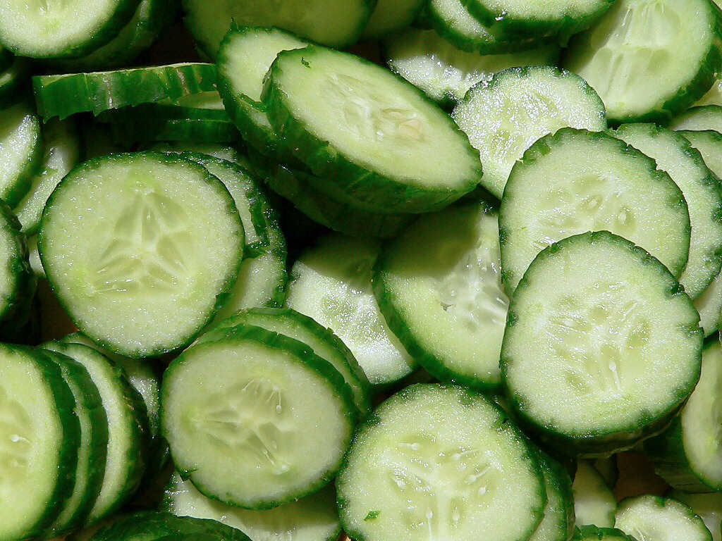 Snack :)

-cucumber
-green tea 

*feel free to add vinegar or a lite dill to spice up the cucumber *

