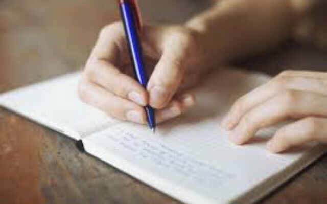 
2. Write down 10 questions you want to answer in book
Each of these questions will become your book chapters. Since most books have 10 chapters you can add more if you’d like, but you don’t have to. Now you should have a book title and a list of questions which will become the chapters of your book
