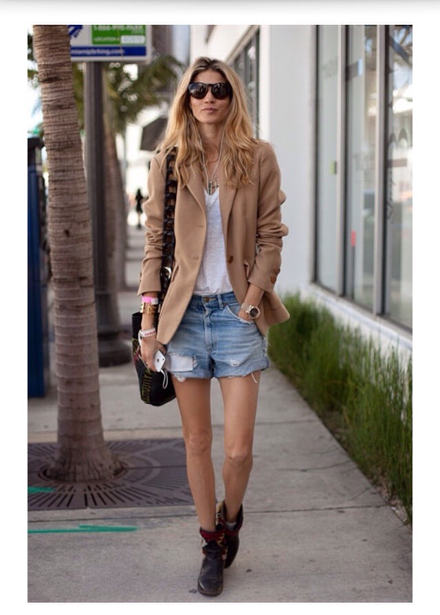 think about whether you can make old clothes into new clothes. For example: If you hate the hem on a pair of jeans, they might look super-cute as cutoff shorts. Likewise, have a tailor shorten an oversize top into a cool crop-top or a long skirt into a mini.