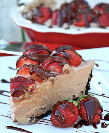 🍓Chocolate Covered Strawberry Pie🍓
