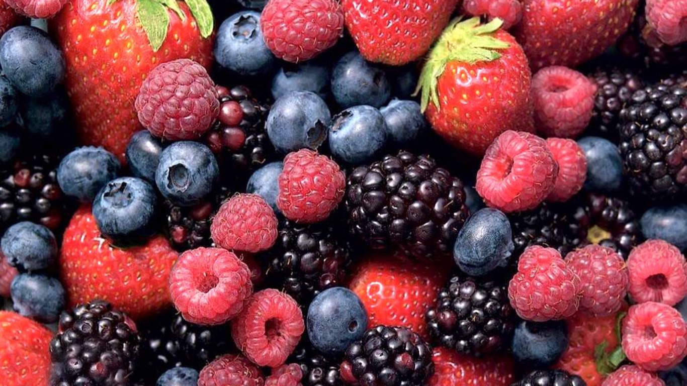 Berries especially blueberries helps to add a glow to the skin. It also helps to prevent future breakouts. 