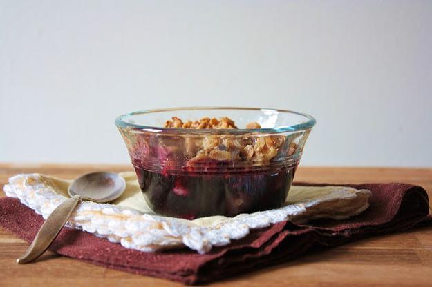Blueberry Crumble

http://www.theveganchickpea.com/2012/12/single-serving-blueberry-crumble.html 