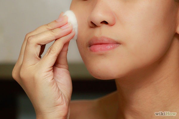 This treatment doesn't remove freckles but it does lighten your skin, and with it, your freckles. It's similar to the way people use it to highlight streaks of hair during the summer.


Take some fresh-squeezed lemon juice and apply it onto a cotton ball. After weeks of diligence, your freckles shou