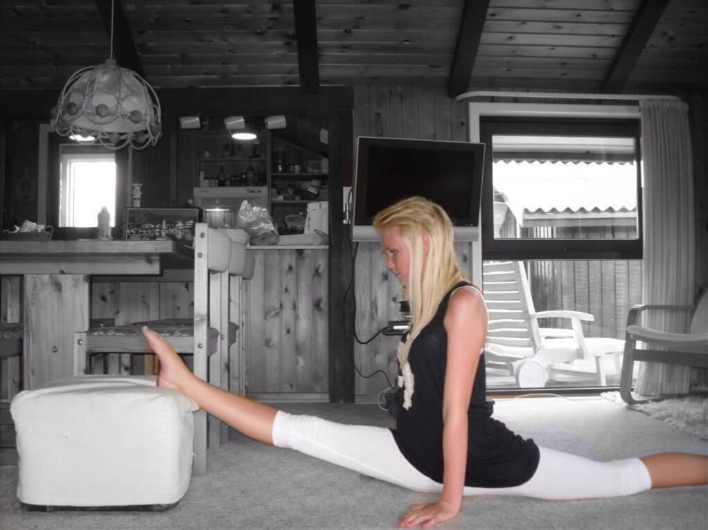 Stretch 1: simply place a foot of your choice (left or right) on a pillow or something small if your a beginner if your more advanced you can try something higher. Keep your hips squared and slowly lower your self into the splits...if your a beginner only go until it slightly hurts. Hold for 30 sec.