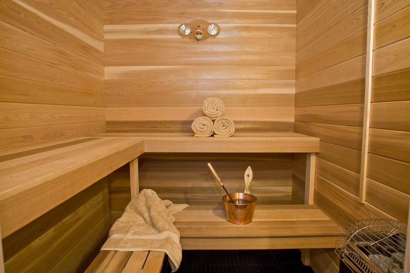 ✨SAUNAS✨
This may sound pretty weird but saunas are a great way to boost faster growing hair. It does not damage your hair at all, it actually makes it quite healthy.