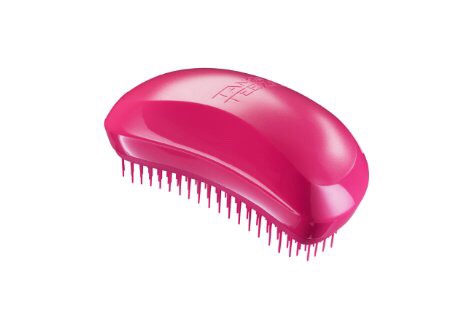 A hairbrush 💆🏼 to smooth out them wild strands after gym class 💇🏼