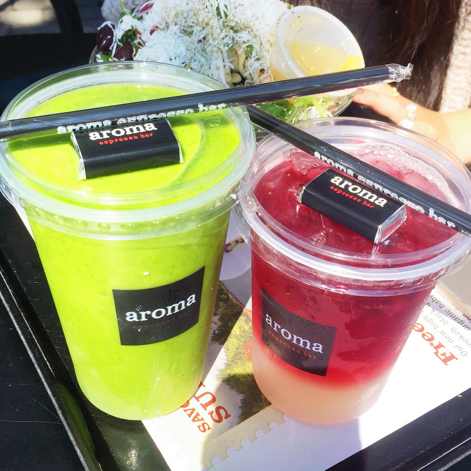 Aroma! Kale and pineapple smoothie and yummy lemonade so good on a hot day! <3