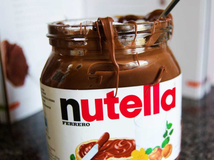 2. 2 tablespoons of nutella ( or more , if you absolutley completly love nutella )