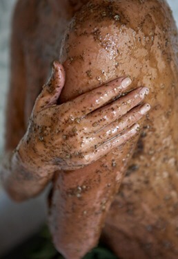 Step three:
Use the coffee scrub on your "problem areas" by moving in circular motions, on top of the olive oil.
