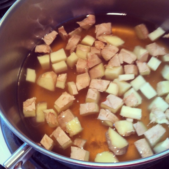 2. Put the honey-water and ginger in a pan. Bring to a boil. Lower the heat and simmer for 10 minutes. Let the syrup cool.

3. Strain the ginger syrup and store in the refrigerator for up to 2 weeks.