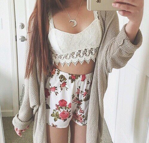 Do you want to wear a crop top but you don't want to be to showy? Wear a cardigan!!