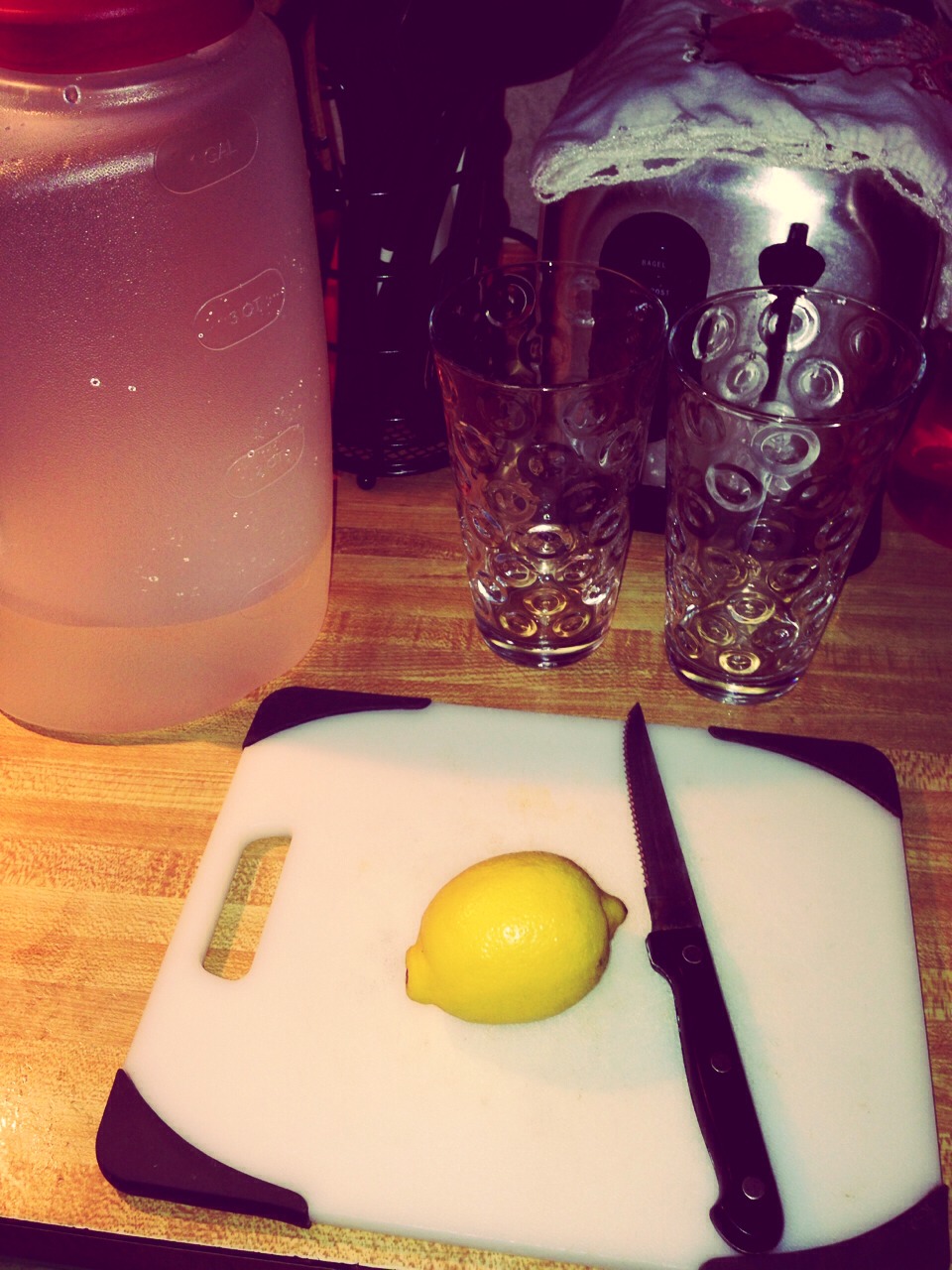     What you need 

. Lemon 

. Water 

. Knife 

. Cups 
