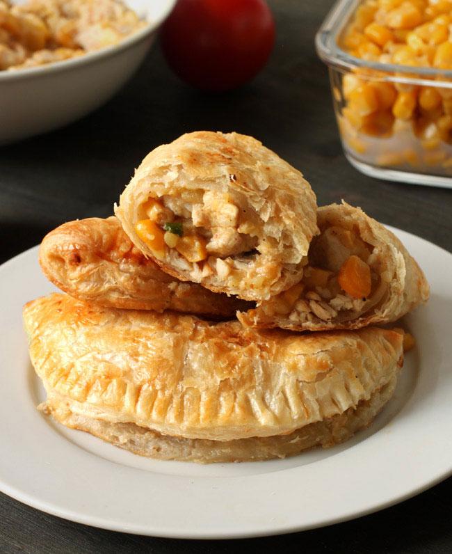 Turkey Mashed Potatoe Empanadas

Frozen puff pastry turns your leftovers into savory, flaky hand pies. 

http://www.henryhappened.com/turkey-mashed-potato-empanadas.html