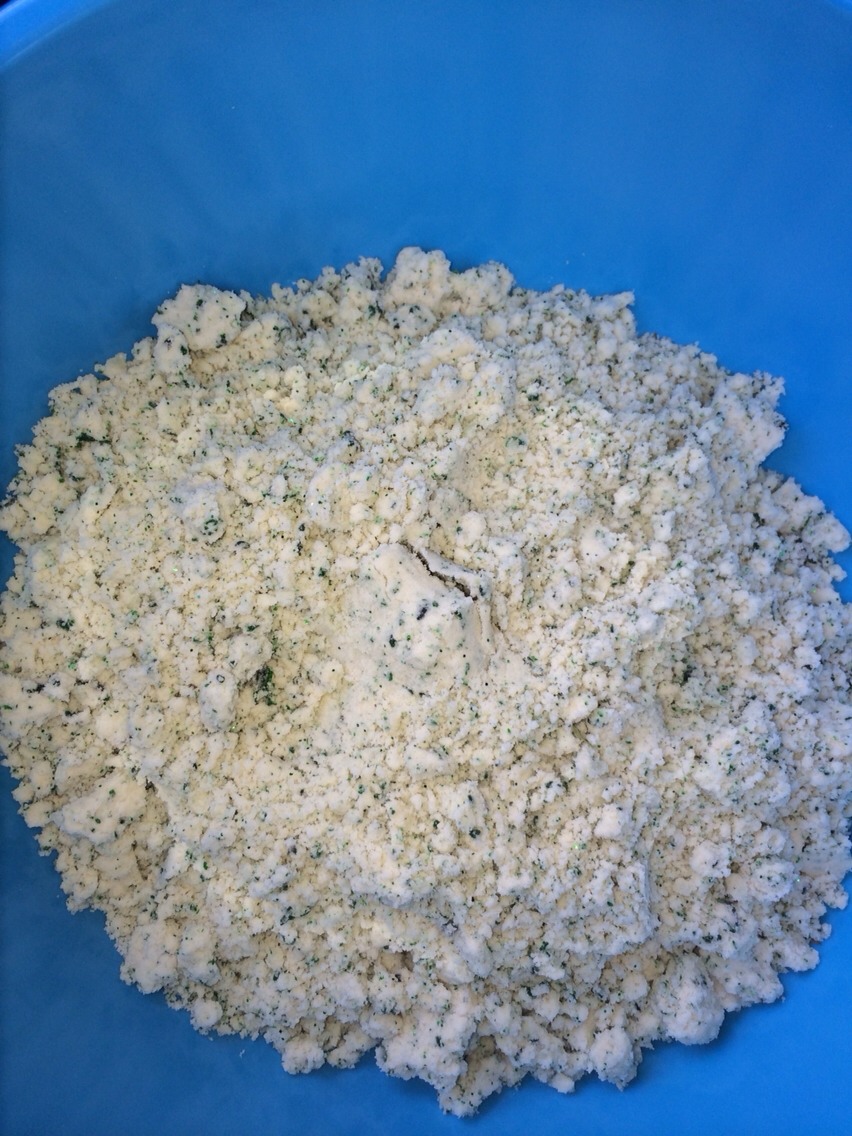 Magic sand
2cups plain flour
Glitter 
Baby oil
Food colouring if wanted
Add baby oil to flour until the flour starts sticking together