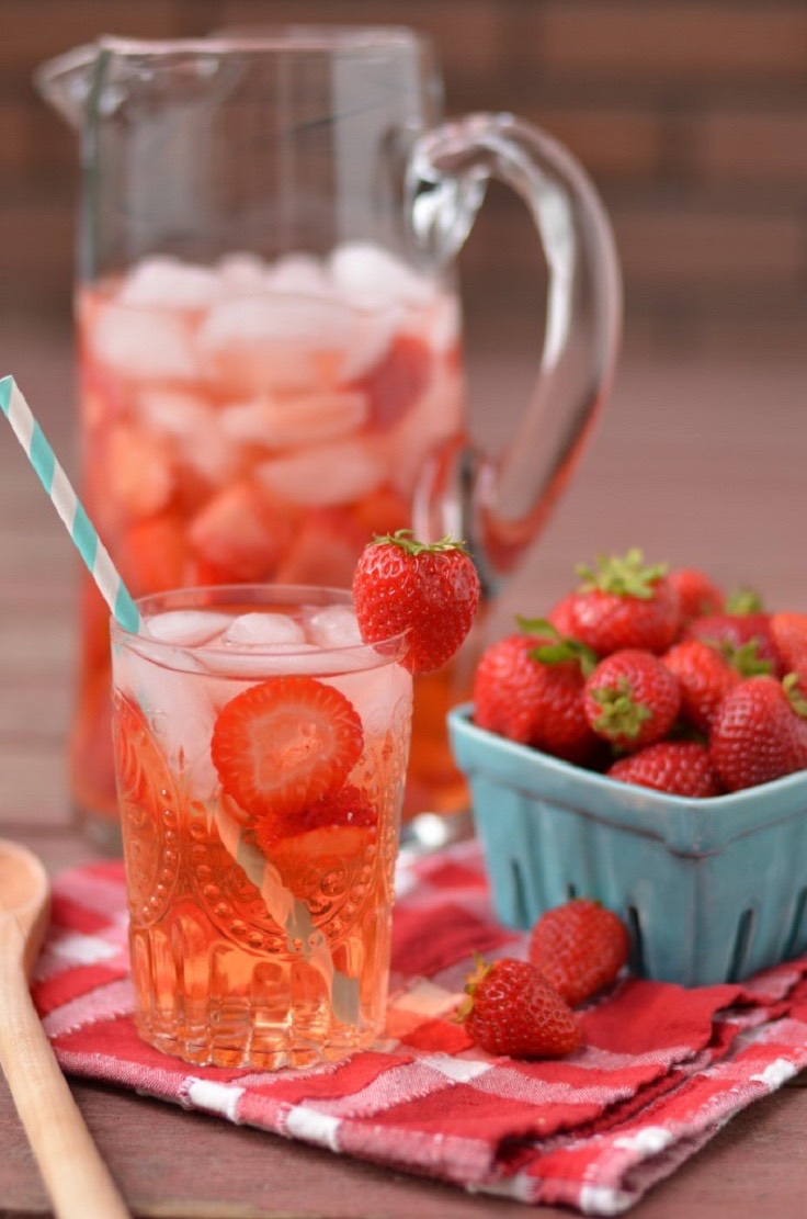 🍓2. Clear skin 
• just add fresh strawberries to your water!