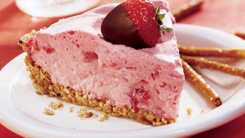 Fluffy strawberry pie with pretzel crust