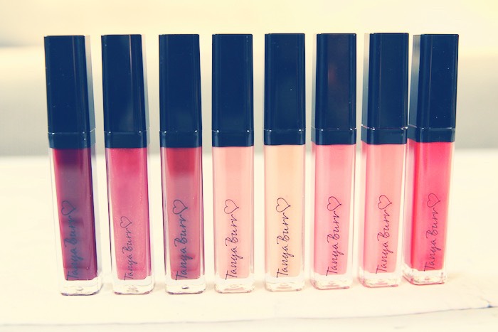 Finally add some colour to your lips! Wear a nice lipgloss or a really suttle lipstick, my favourite lip glosses are the Tanya burr ones! I like nemo💋