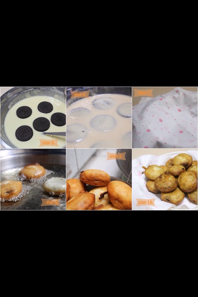 after the pancake mix is made according to the method on the box, put your oreos in the batter and make sure they're 100% covered.
leave in the batter for 1-2 minutes then drop them in the hot oil but be careful!
let them cook until golden brown.
then let them cool and enjoy!😻