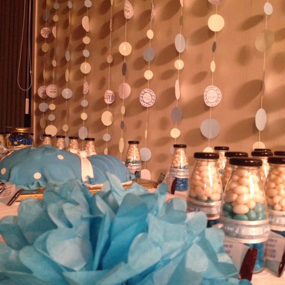 Backdrop made out of paper circles and string! Simple yet elegant 