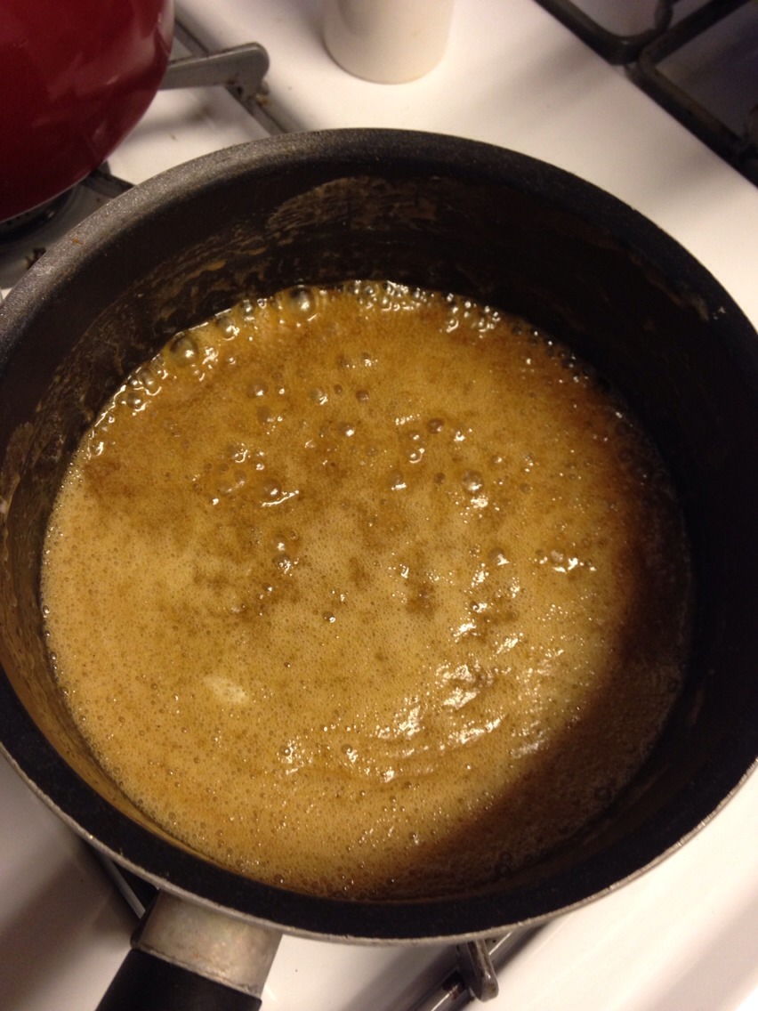 In large sauce pan over medium heat combine margarine, brown sugar, 2 cups marshmallows, cinnamon, vanilla. Cook stirring occasionally until marshmallows are melted