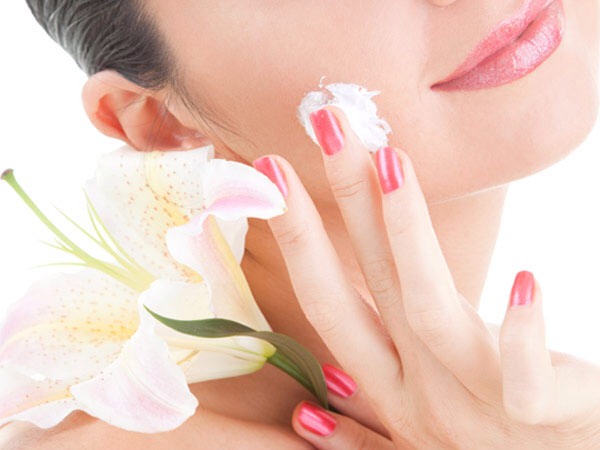 Beauty tips for combination skin
With this weget both the good and the bad of the oily and dry skin type!Combination skins usually has a mix of both oily characteristics having large pores, a constant shine, and breakouts on the skin especially in the T-zone that’s forehead, nose, chin area & chin