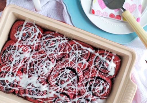 Red velvet cinnamon rolls 