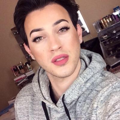 @MannyMua

Manny is a sassy former MUA on YouTube. He's been on YouTube for a year and makes new videos every Friday. On his channel you'll find natural makeup to full on glam, also many favorites videos. He loves halo eye makeup looks, and smokey eyes. He's absolutely hilarious and inspirational. 