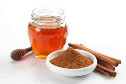 Cinnamon & Honey Mask
Steps:
•Rinse your face and pat the skin dry
•Mix two tablespoons of honey
•One teaspoon of cinnamon until completely blended
•Apply the mask to your entire face or spot treat
•Leave on for ten to fifteen minutes
•Rinse thoroughly and pat skin dry