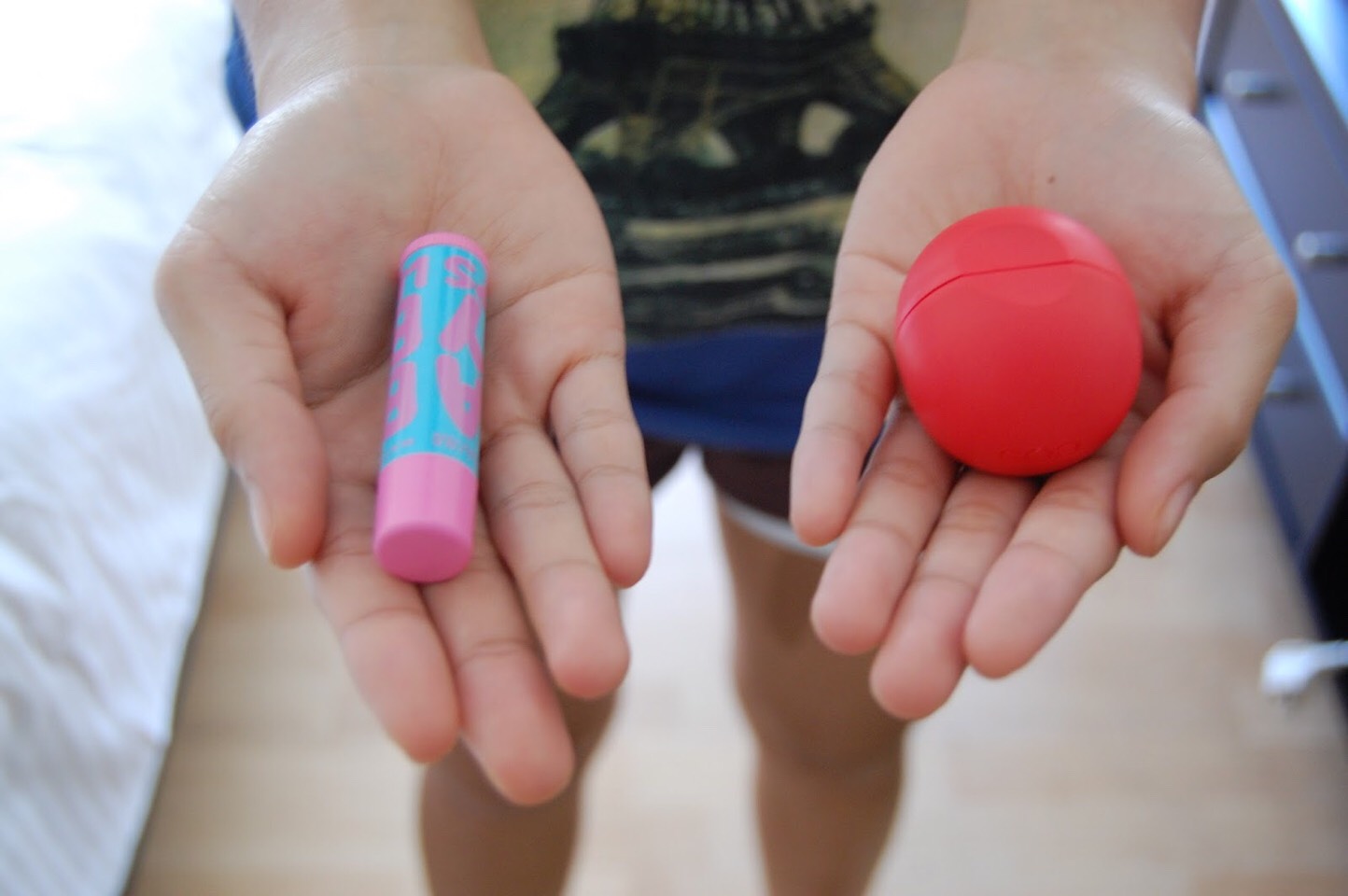 1. CHAPSTICK
Chapstick is a must have! Wherever your going your lips are gonna get chapped. 👄So instead of dealing with the pain, keep Chapstick in your emergency kit. I recommend using EOS or Babylips Chapstick because it moisturizes your lips and gives them a POP🍭 of color.
