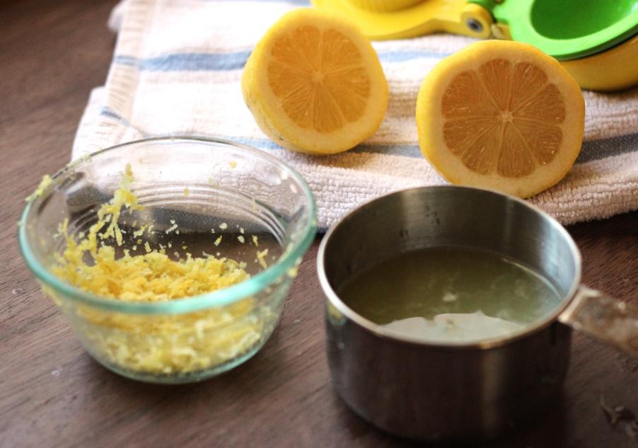  Lemon juice is a natural astringent, so it can break through product and oil buildup. Coconut oil is moisturizing, so it can keep your scalp from producing excess oil and causing more dandruff.
