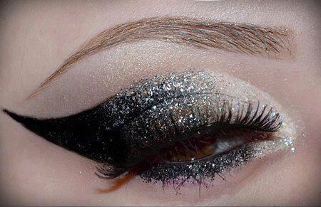 Sparkly Holiday Eye Makeup 