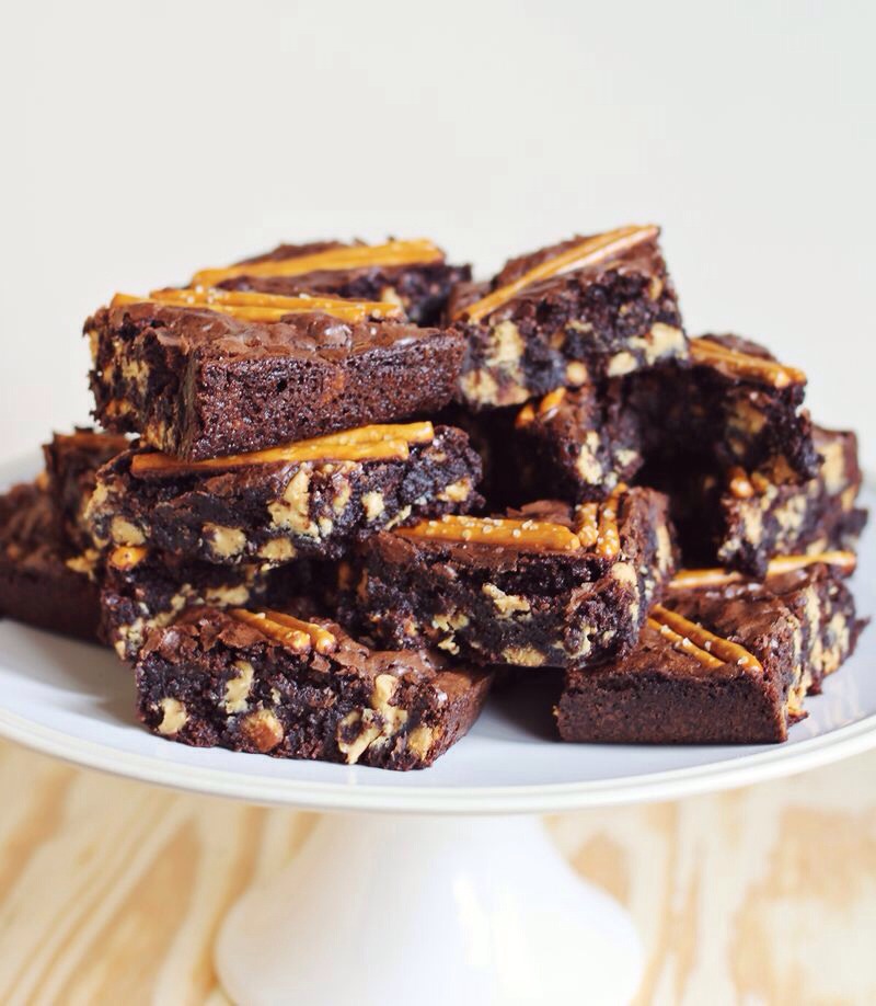 Halfway Homemade Peanut Butter And Pretzel Brownies!! These Are Amazing! 😋