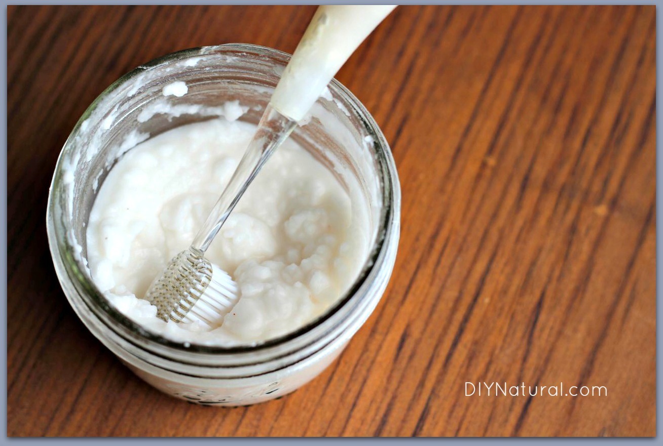 Just mix the two until you get this thick paste 👍
Then massage in circles while pushing upwards where your stretch marks are. 
Rinse after 15-20 minutes 
For best results apply coconut oil after your shower into your skin 💯