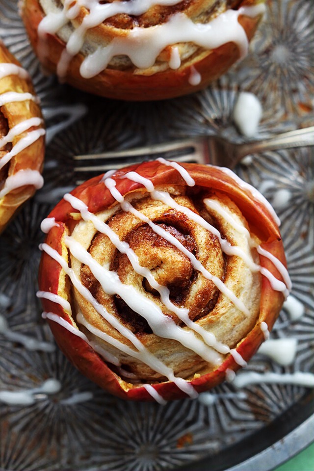 🍎🌀Cinnamon Roll Stuffed Baked Apples🌀🍏