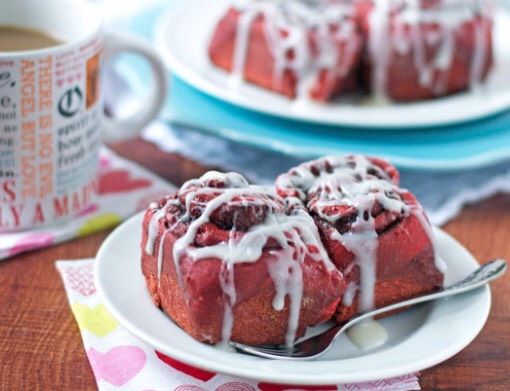 Red velvet cinnamon rolls 