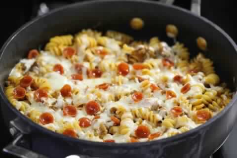 One Pot Pizza Pasta Bake