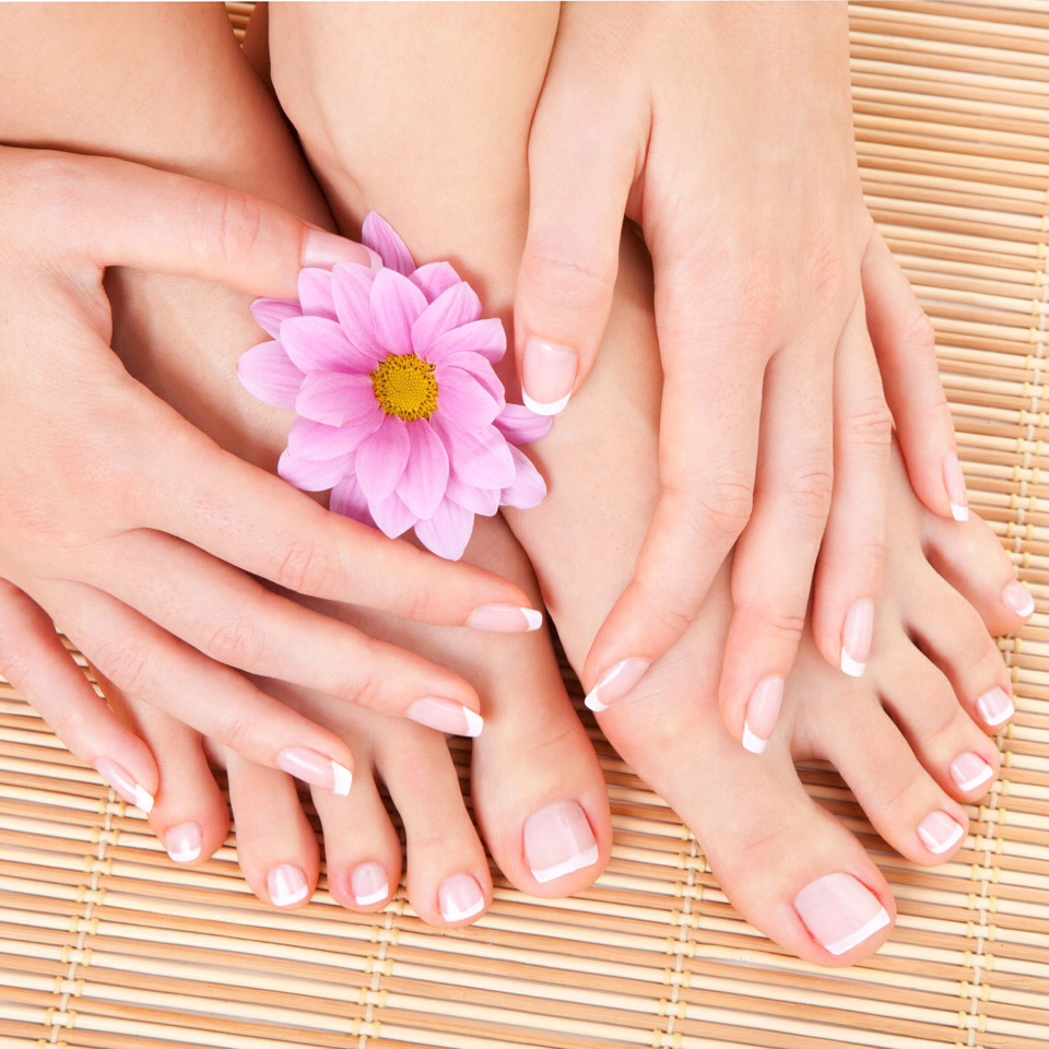 Strong beautiful nails 

Olive oil can help strength nails & stop them from breaking & keep nails beautiful also olive oil helps in nail growth 