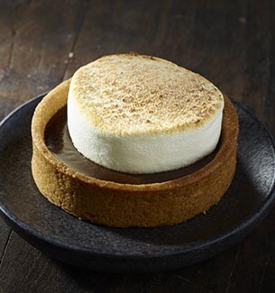 TOASTED SMORES TART
too amazing to put in words literally leaving it at that😂😍