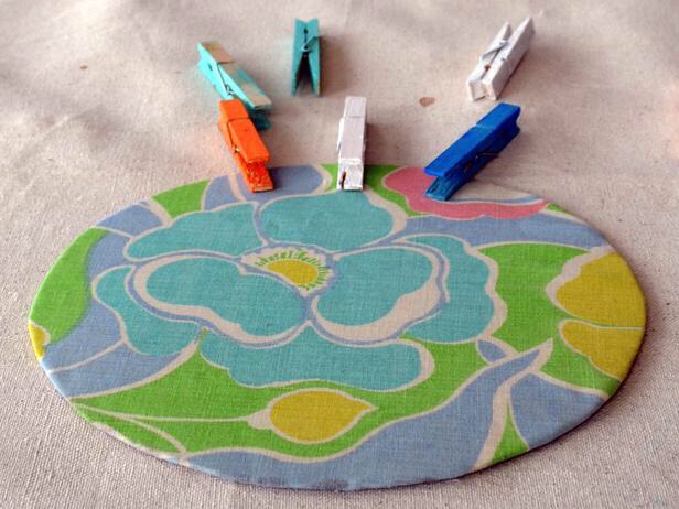 Then position the pegs WITHOUT glueing to make sure you have enough space🙉 