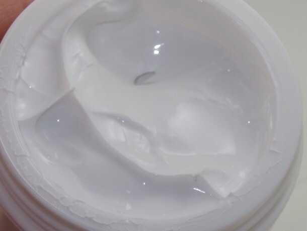 Mix ur eyeshadow and cream together 
Until smooth 