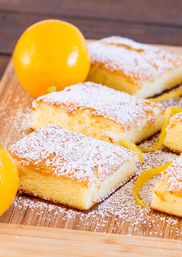 Ingredients
1⅓ cups of all purpose flour
5 tablespoons of packed light brown sugar
8 tablespoons of regular cold butter, cut into ½-inch pieces
4 large eggs
½ teaspoon of vanilla extract
1½ cups of powdered sugar, divided in two
¾ cup of fresh lemon juice
2 teaspoons of lemon zest (optional)