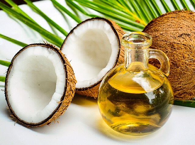 Put coconut oil in your hair 
Leave it in for 20 minutes then wash your hair with cold water 
Do this every other day in a week! Then your get amazing results🌸💖💆