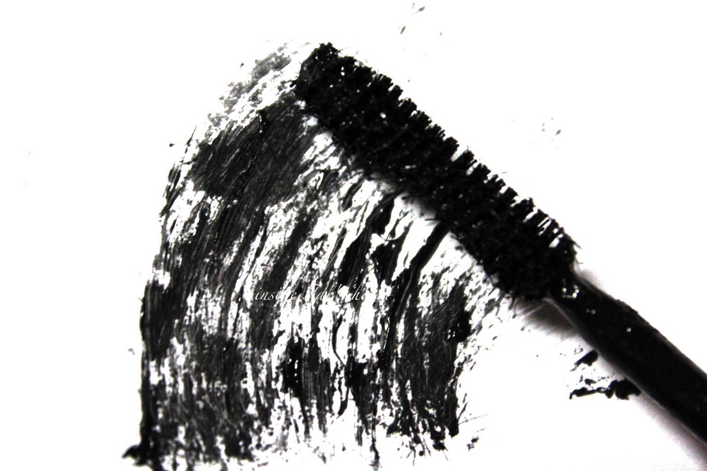 Now put mascara on. Start from the roots of ur lashes to give the illusion u r wearing eyeliner. 