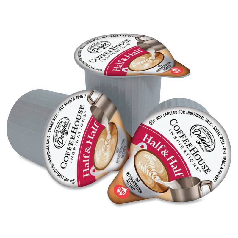 2. Pour the creamer cup on the sweet tea. Pour about 2-3 creamer cup and use the spoon to stir the sweet tea. 