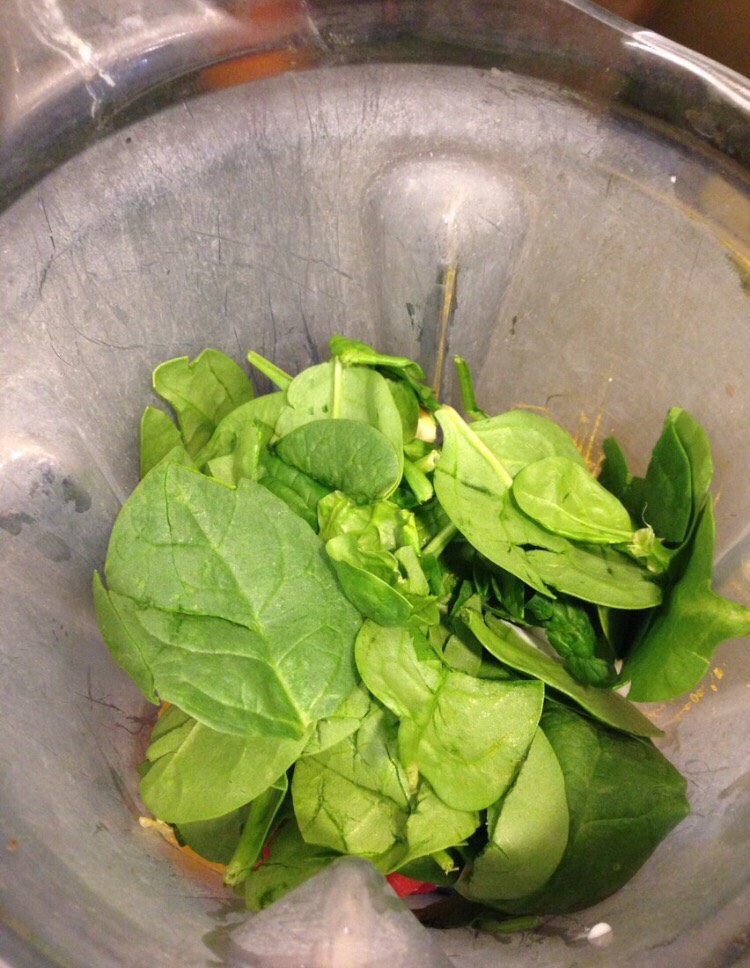 2 handfuls of spinach (frozen or not)