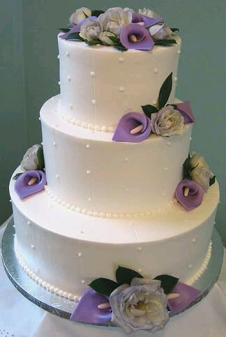 Beautiful wedding cakes.