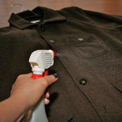 Deodorize Laundry: Spritz undiluted vodka on clothes to help remove musty smell,then hang-dry them in a well-ventilated area.