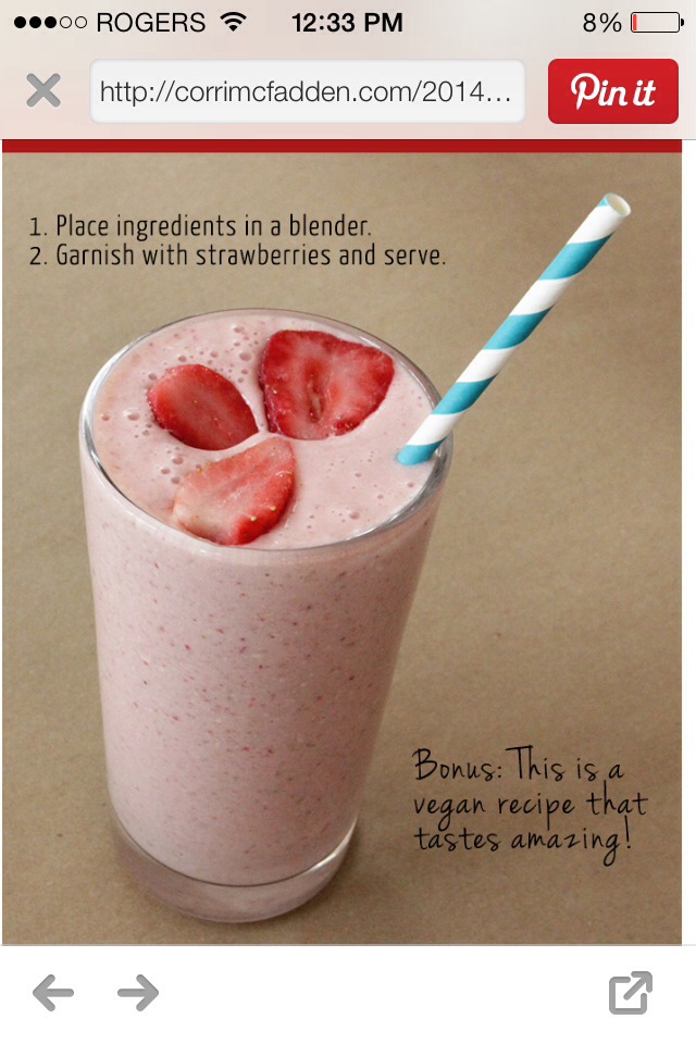 Strawberry Oatmeal Breakfast Smoothie