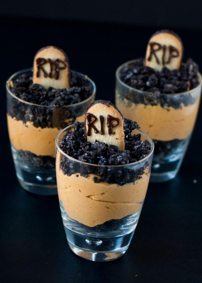 Pumpkin Dirt Pudding (Graveyard Parfaits) 